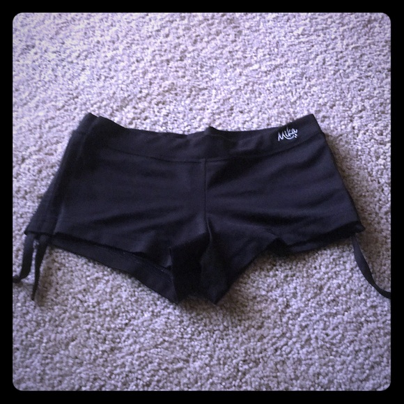 Mika Yoga Wear Other - Black Mika yoga shorts